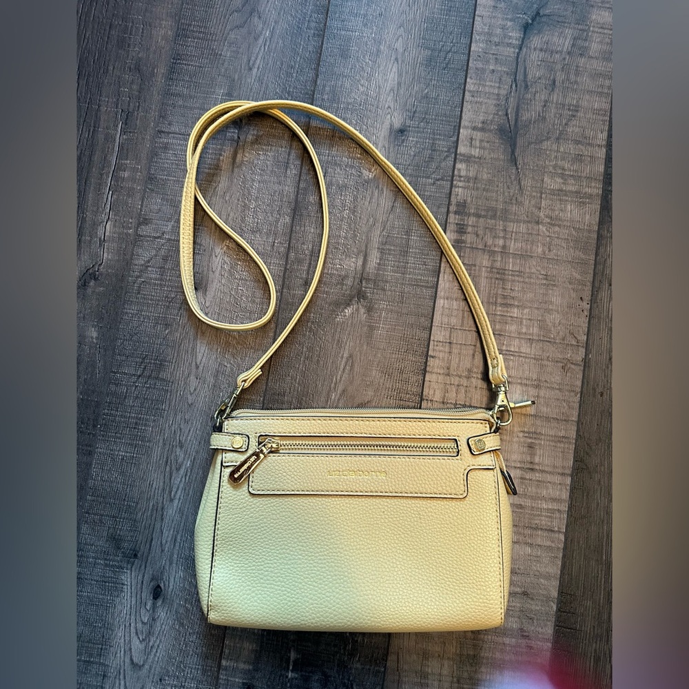 LIZ CLAIBORNE Wristlet Crossbody Bag “Aubrey” Yellow Faux Pebble Gold Tone Trim
